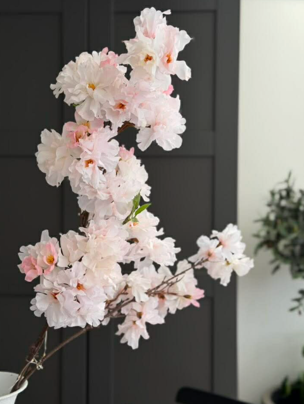 Japanischer Kirschzweig mit Lichterkette - Rosa