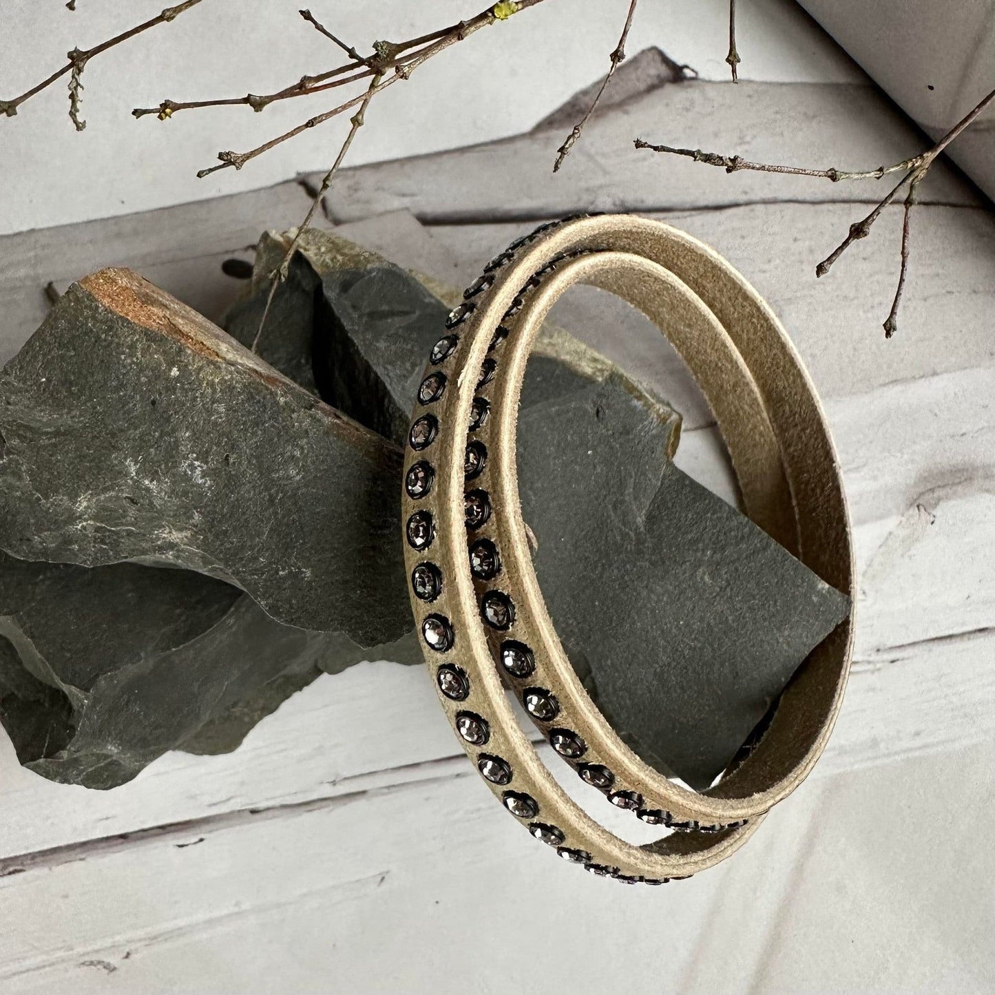 Armbånd Beige m. Swarowski sten - VIAMAJA.DK