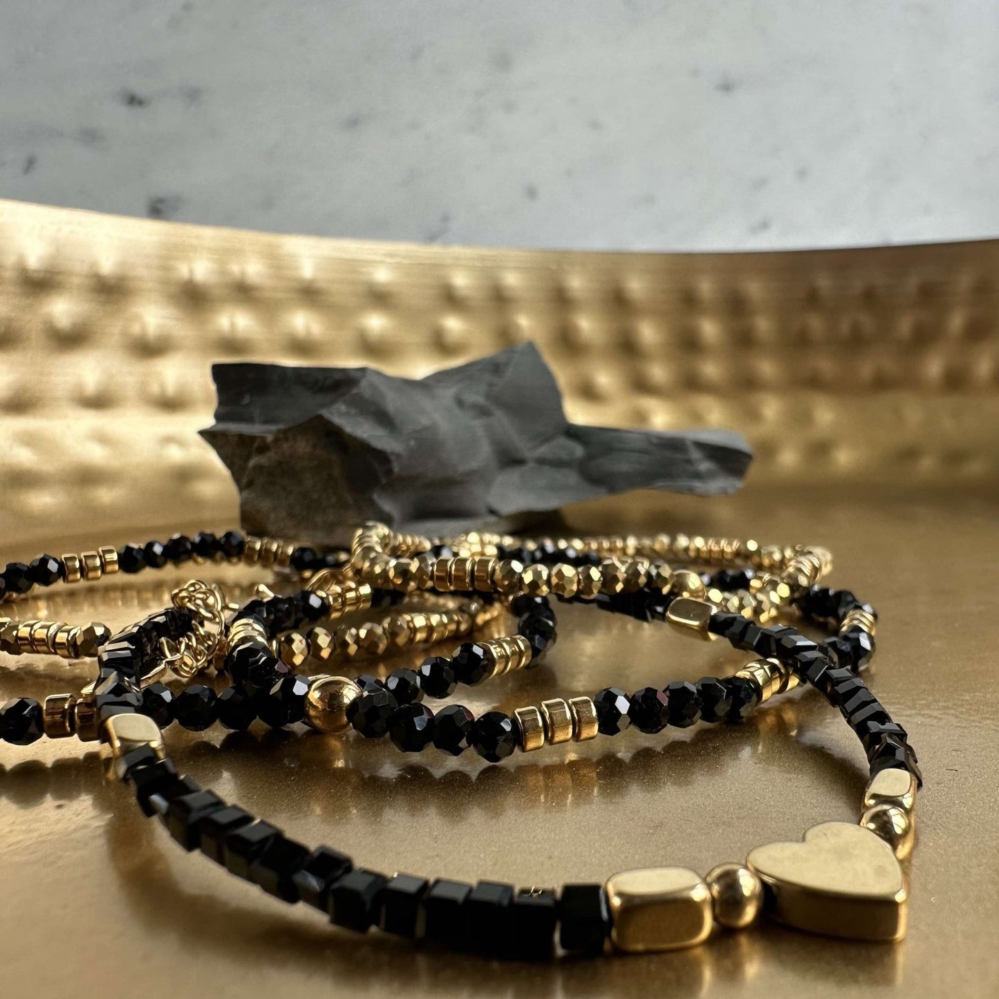 Armbånd Black MICHELLE hjerte – 5 armbånd - VIAMAJA.DK