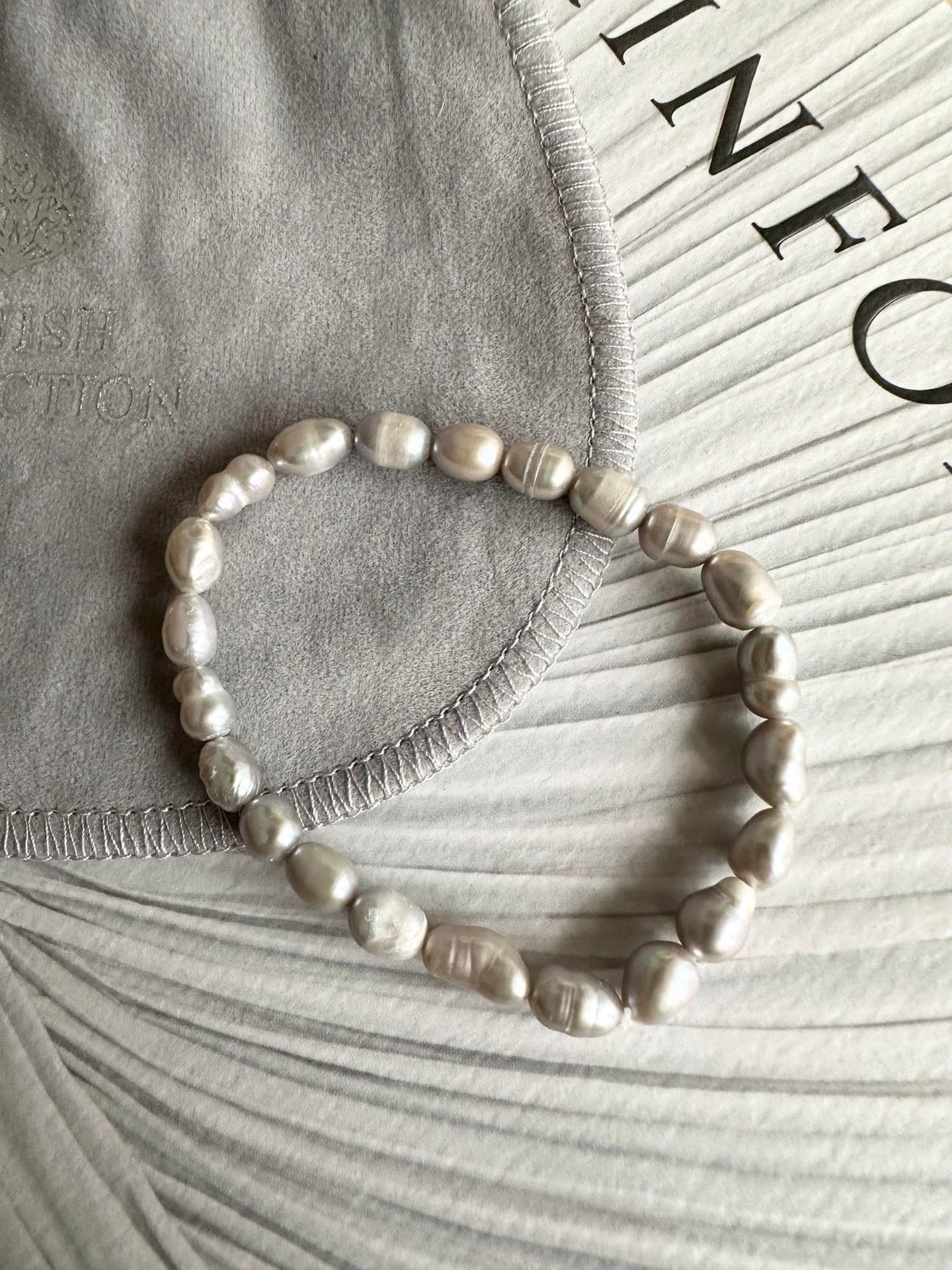 Armbånd Nadia m. 5mm ferskvandsperler – Grå - VIAMAJA.DK
