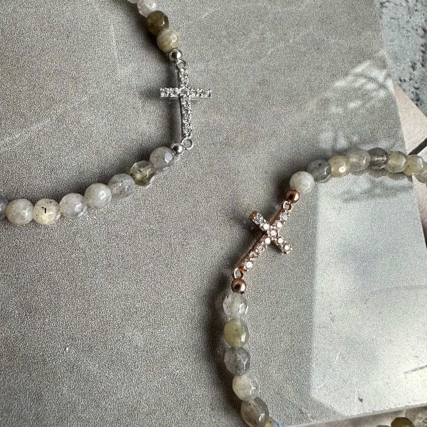 Armbånd Nikki labodorite - Sterling silver kors - VIAMAJA.DK