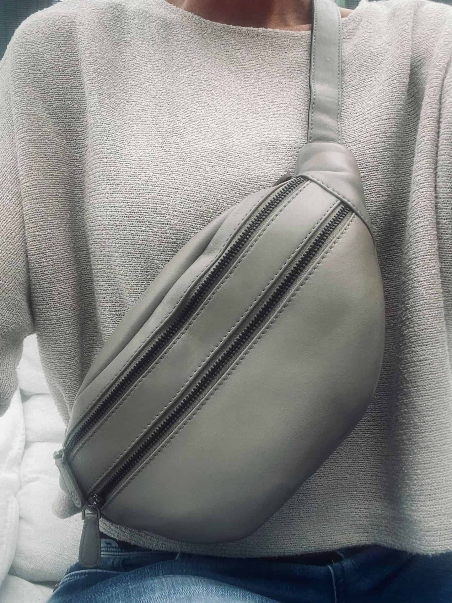 Bæltetaske i det blødeste skind LINA taupe beige - VIAMAJA.DK