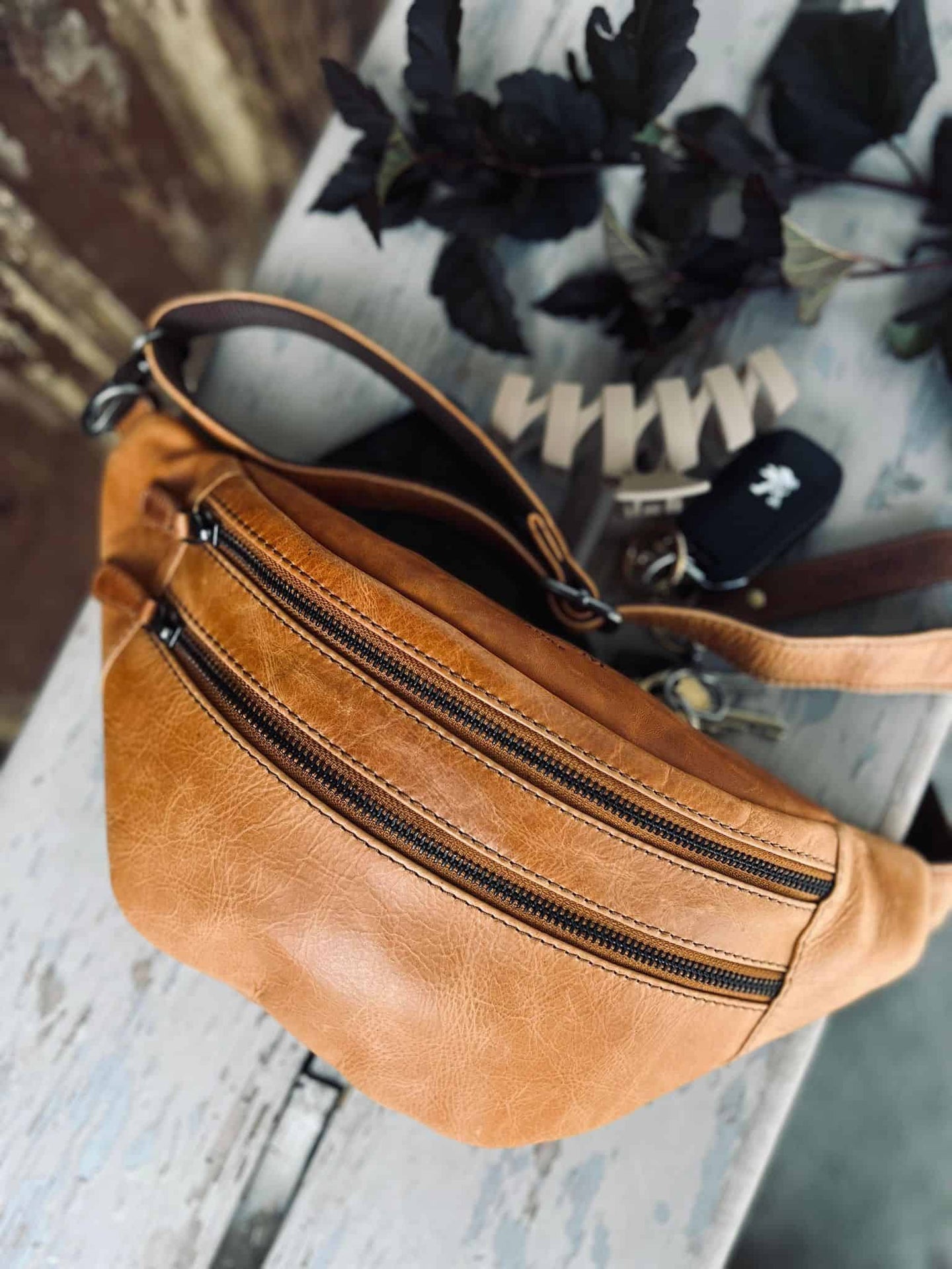 Bæltetaske LINA – Raw Cognac - VIAMAJA.DK