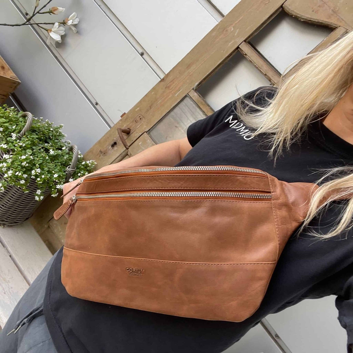 Bæltetaske PERSY med dobbeltlynlås – Cognac XL - VIAMAJA.DK