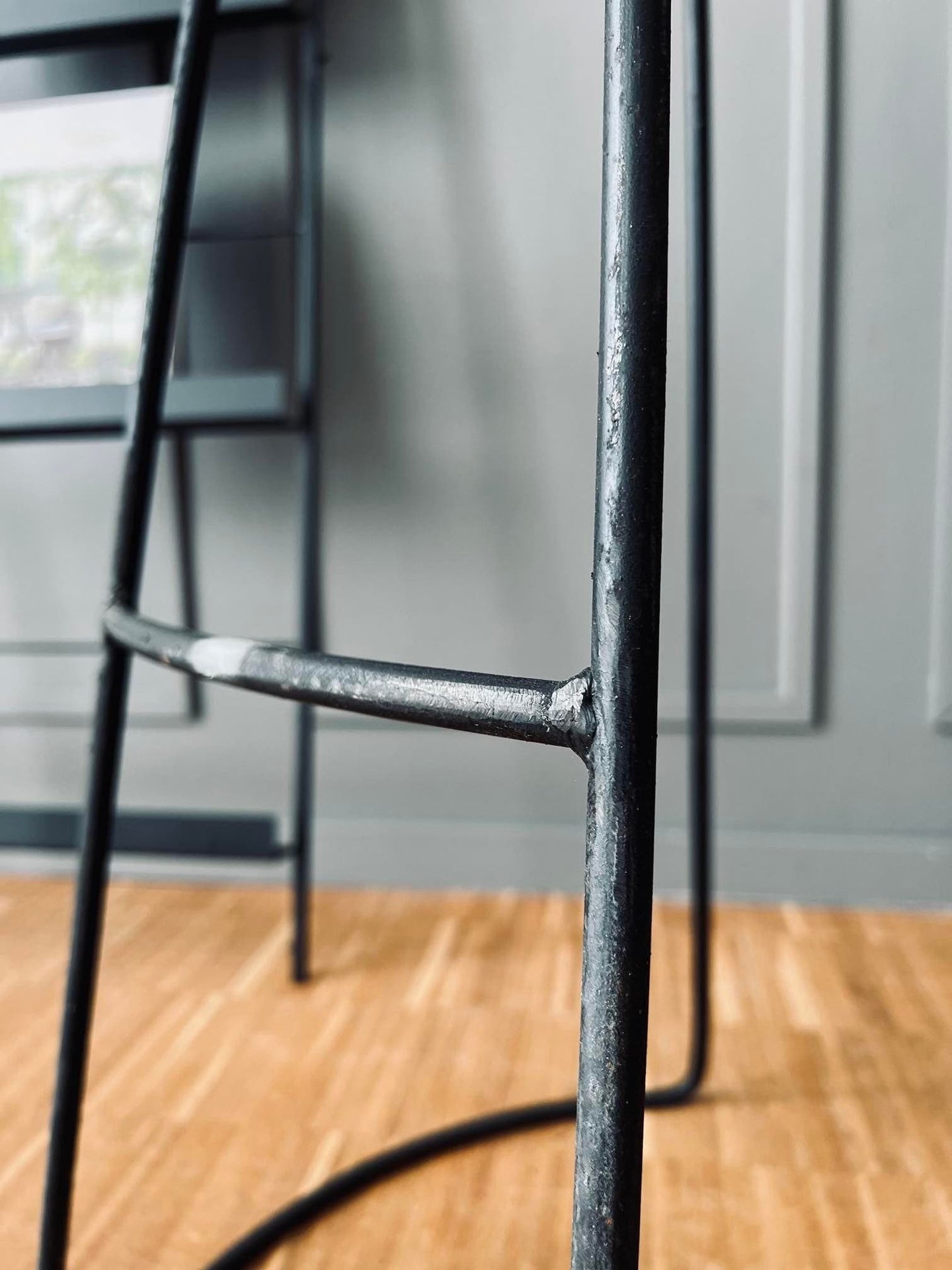 Barstol i teak og jern - H 79cm - VIAMAJA.DK