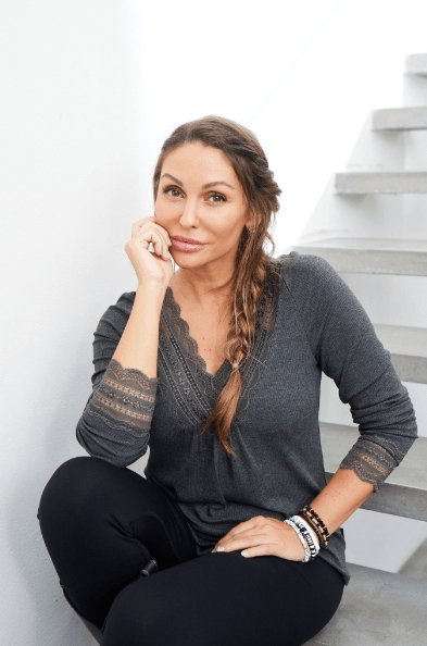 Bluse med blonde – Dark grey - VIAMAJA