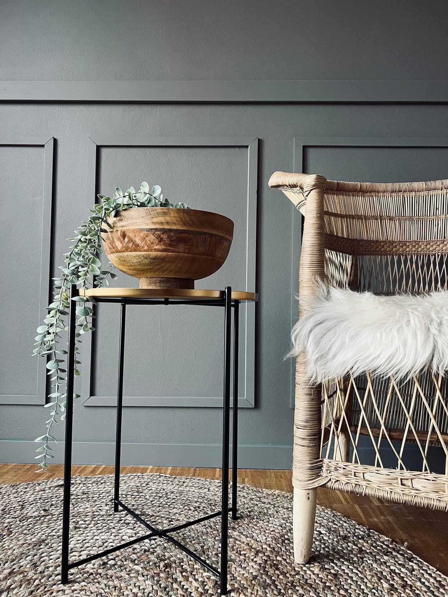 Bord i sort og guld metal - Ø 35cm - VIAMAJA.DK