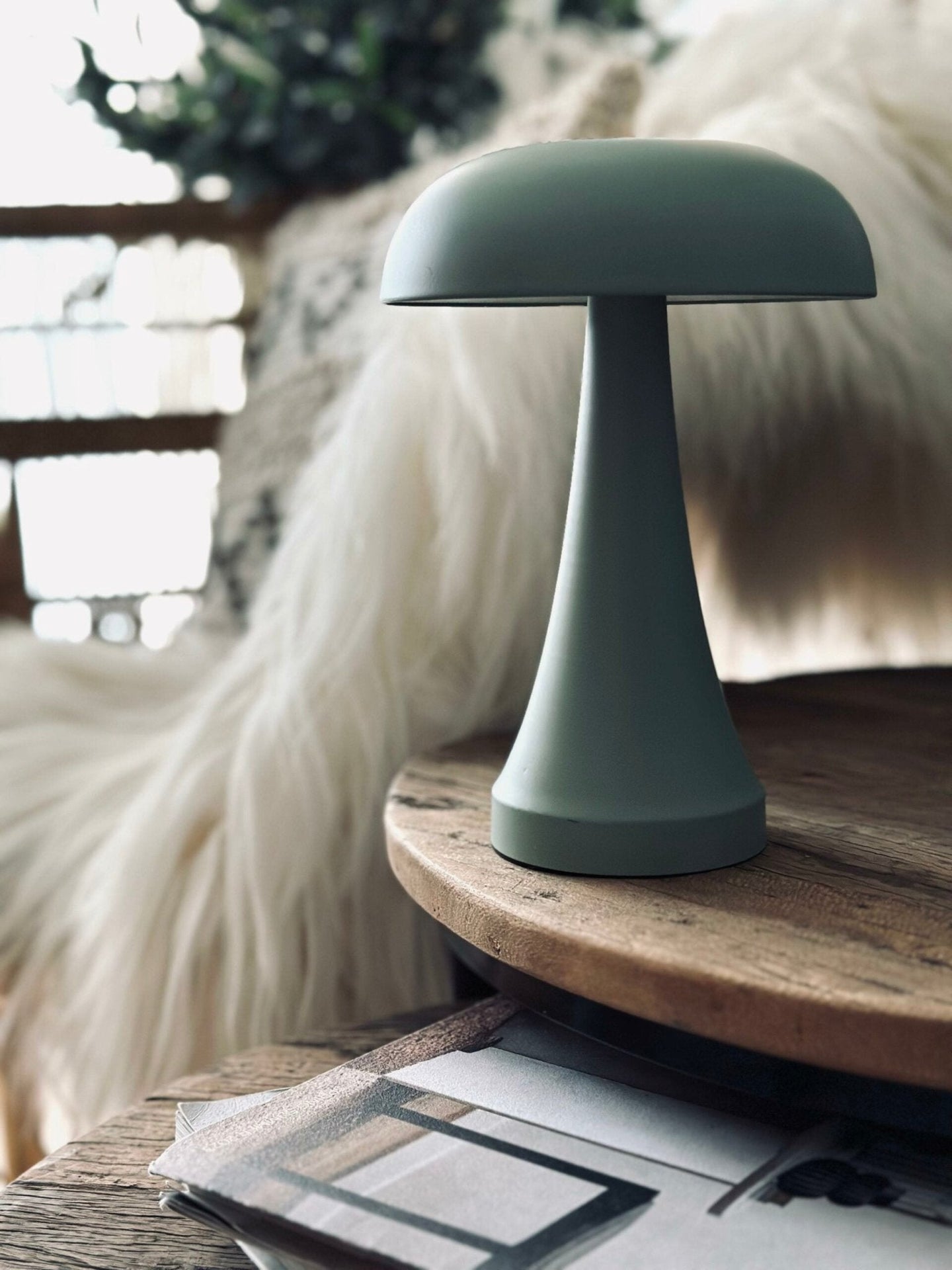 Bordlampe genopladelig – Mushroom Dusty green - VIAMAJA.DK
