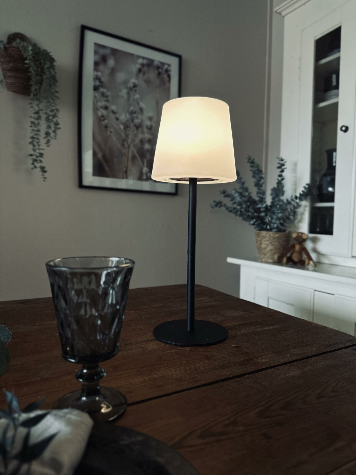 Bordlampe med solceller og genopladelig funktion - VIAMAJA.DK