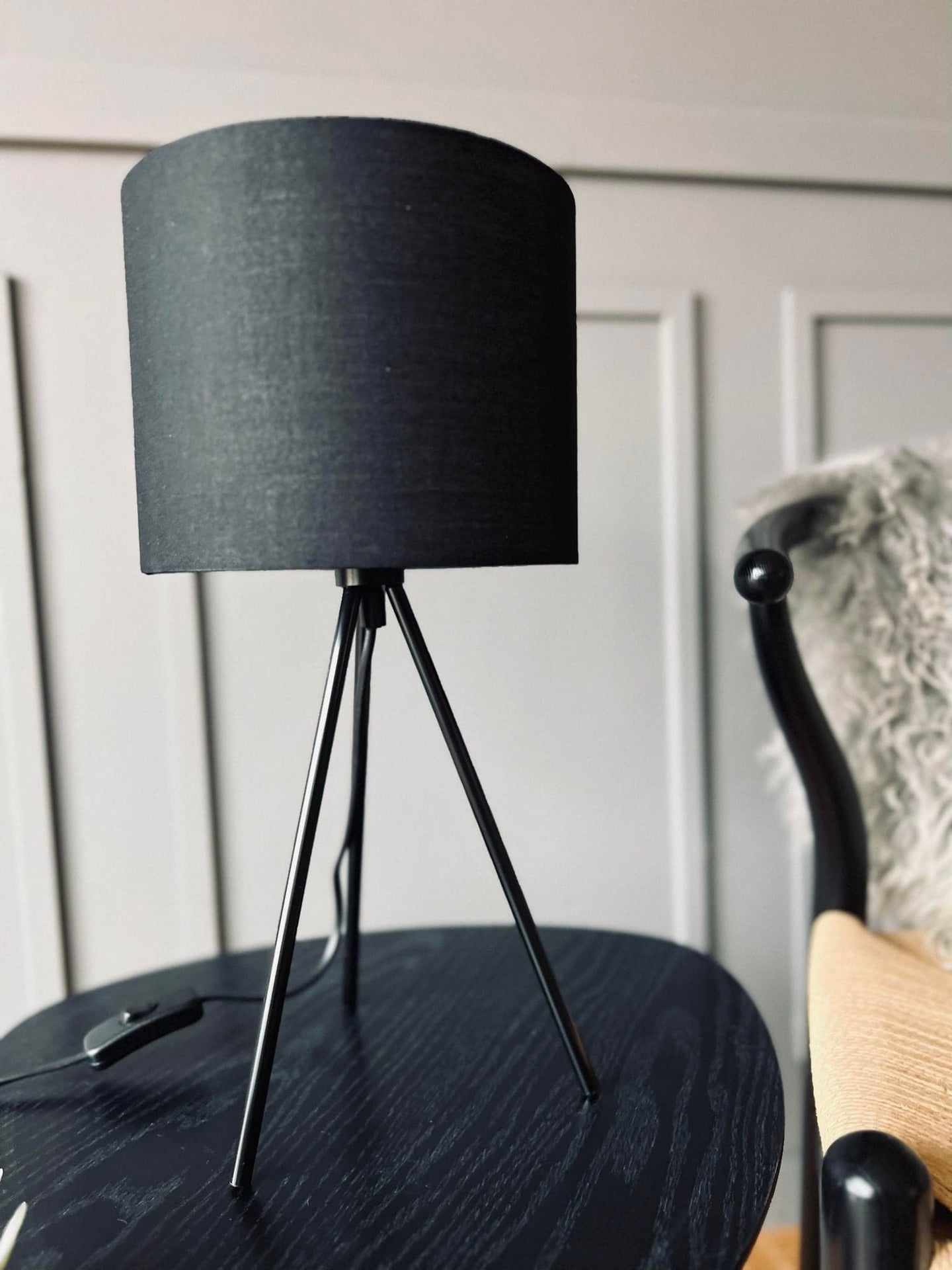 Bordlampe - Sort på ben - VIAMAJA.DK