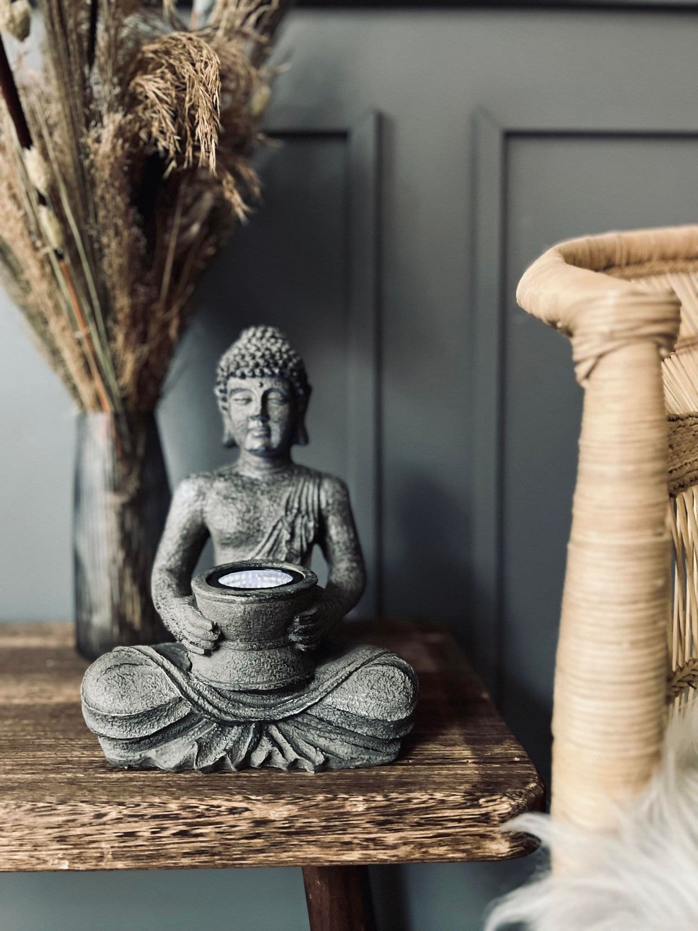 Buddha med solceller - VIAMAJA.DK