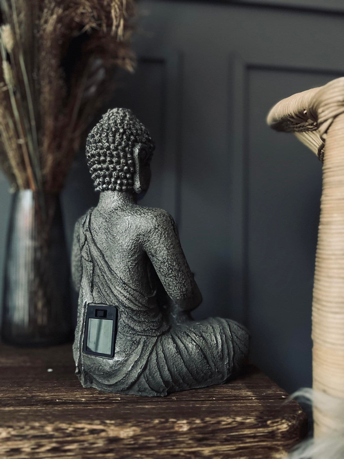 Buddha med solceller - VIAMAJA.DK
