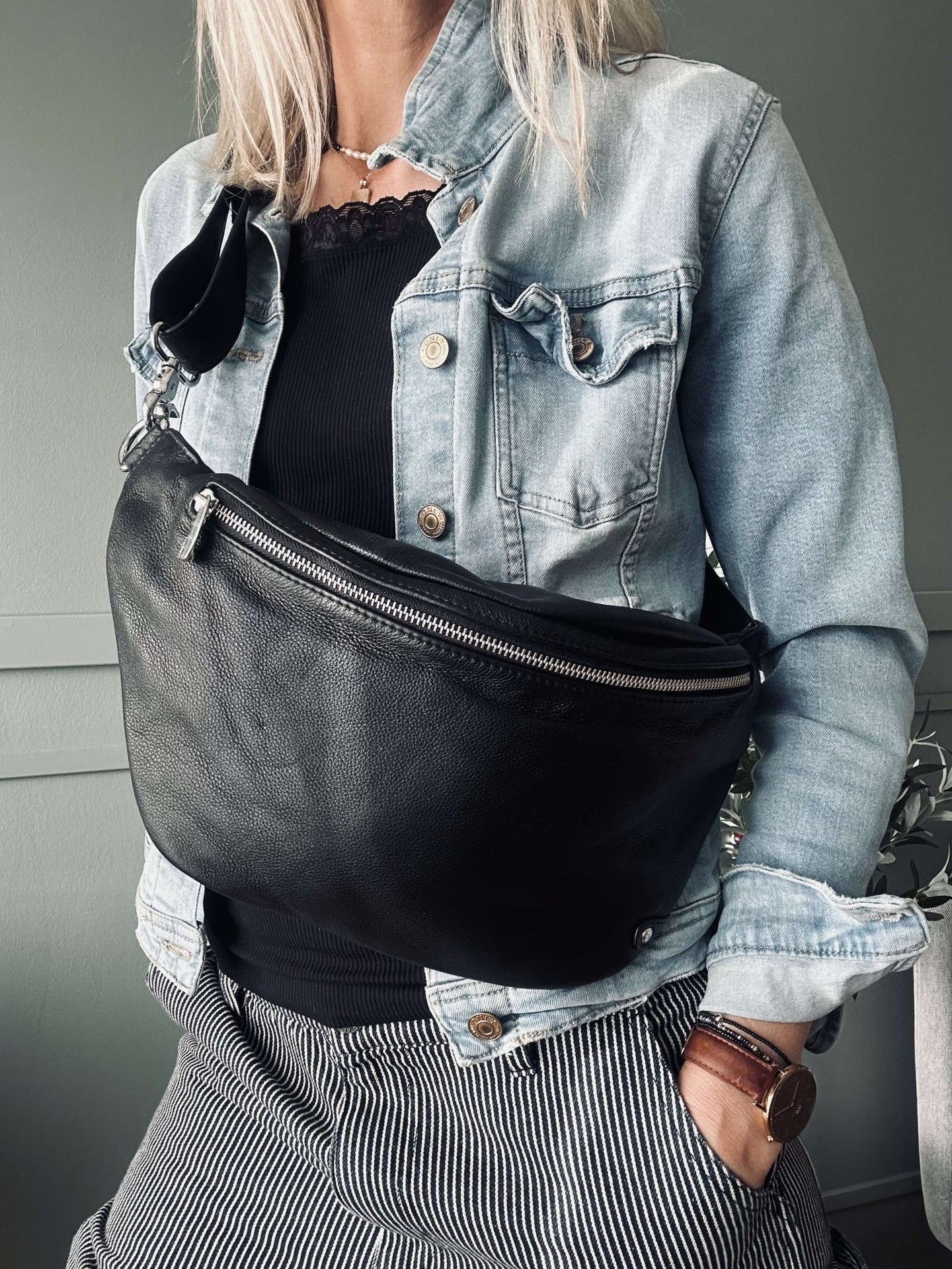 Bumbag Aura Big Black - VIAMAJA.DK