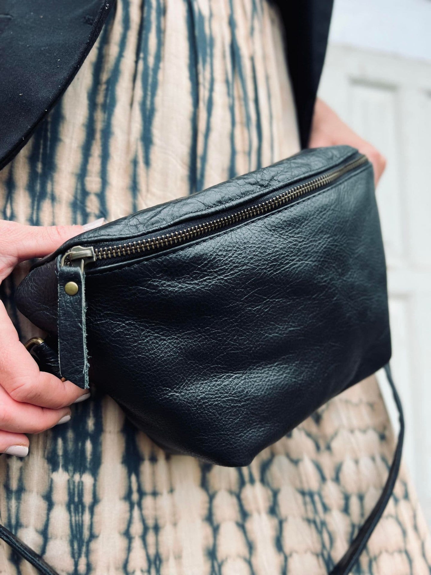 Bumbag BELLA i Black bøffellæder - VIAMAJA.DK