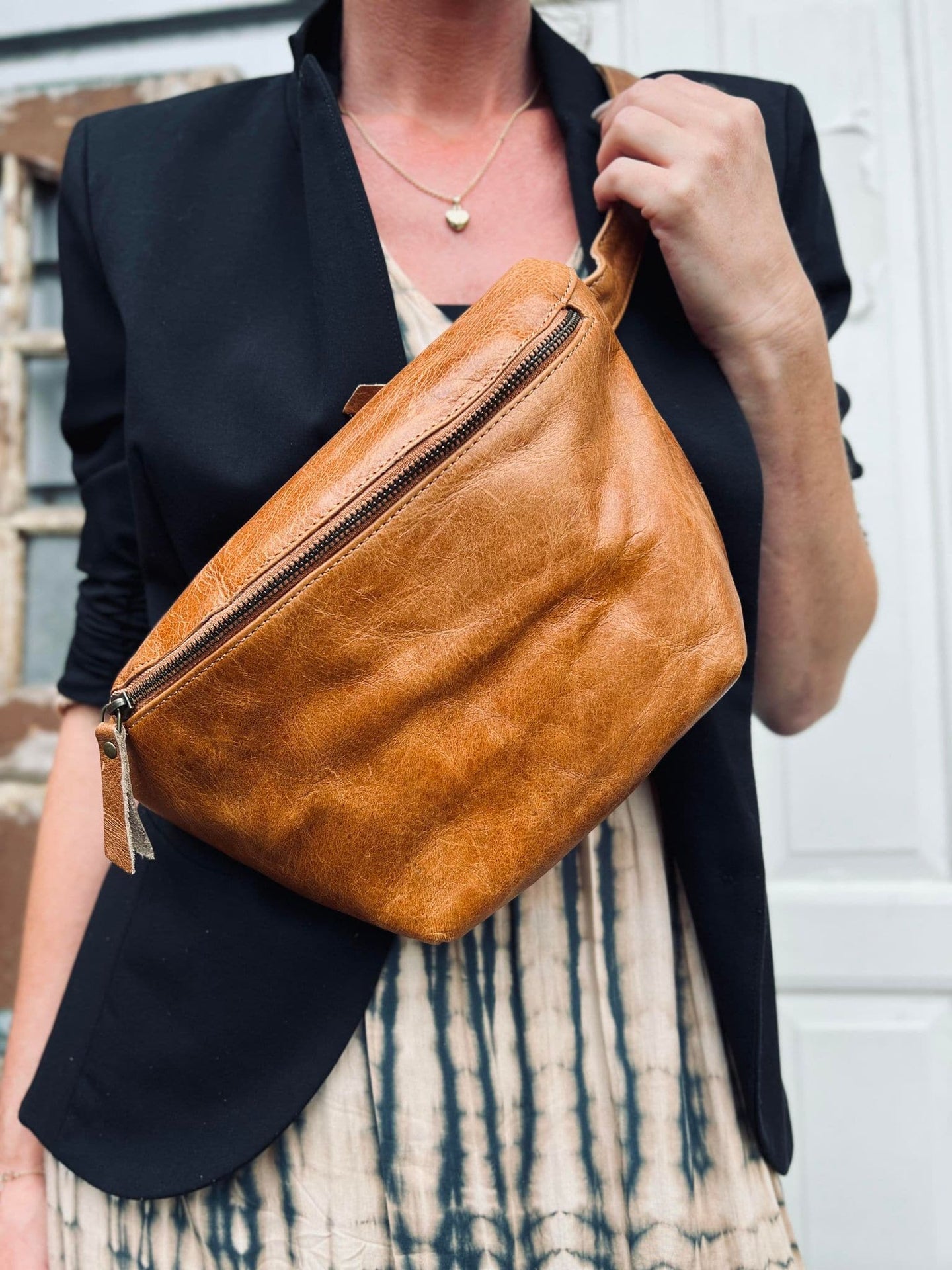 Bumbag BELLA i Cognac bøffellæder - VIAMAJA.DK