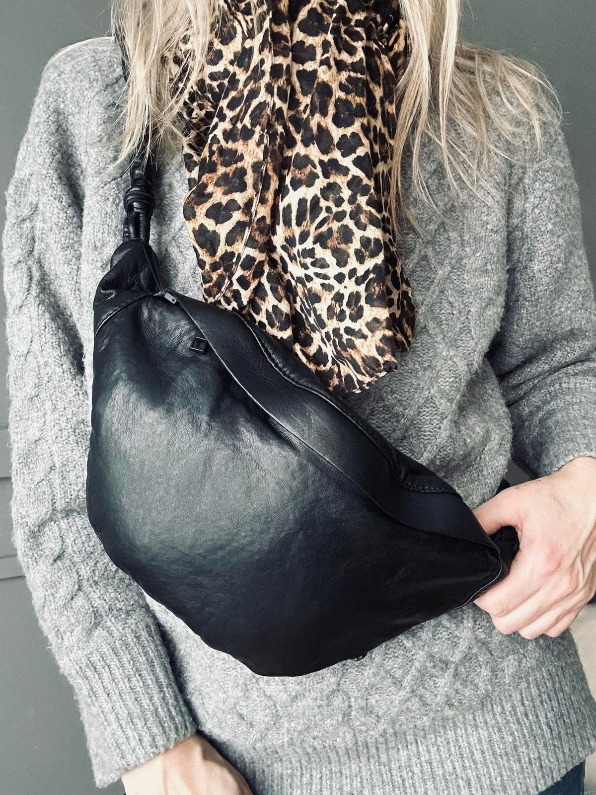 Bumbag - Black Robe - VIAMAJA.DK