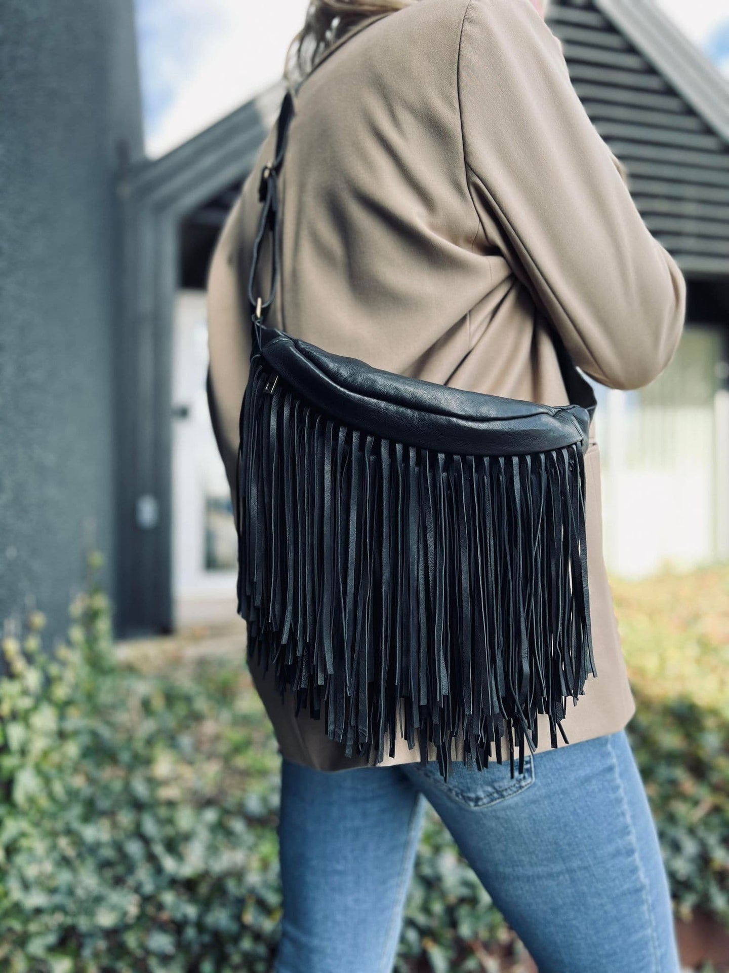Bumbag COW Black - med frynser - VIAMAJA.DK