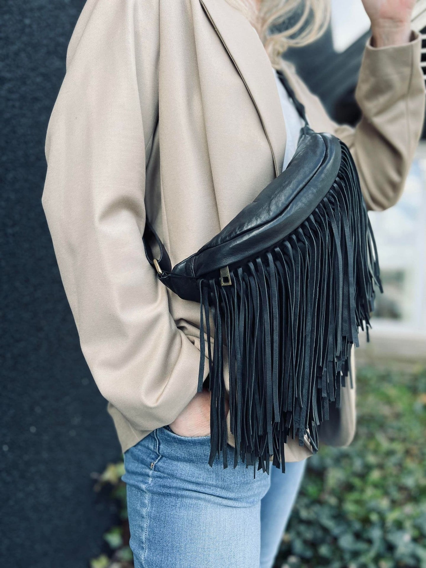 Bumbag COW Black - med frynser - VIAMAJA.DK
