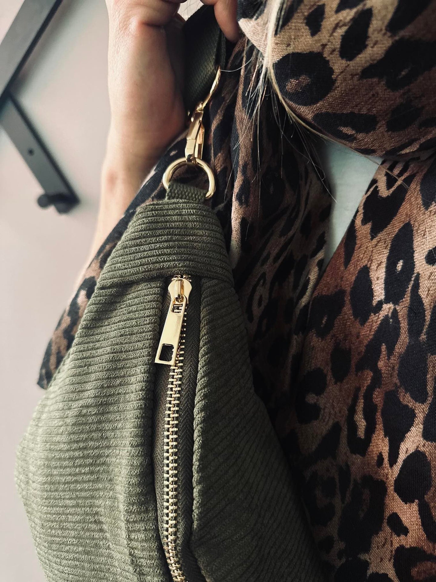 Bumbag - Kaki fløjl - VIAMAJA.DK