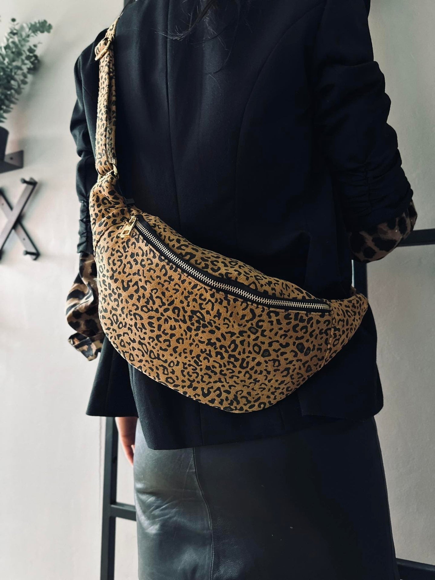 Bumbag Leopard ruskind - VIAMAJA.DK