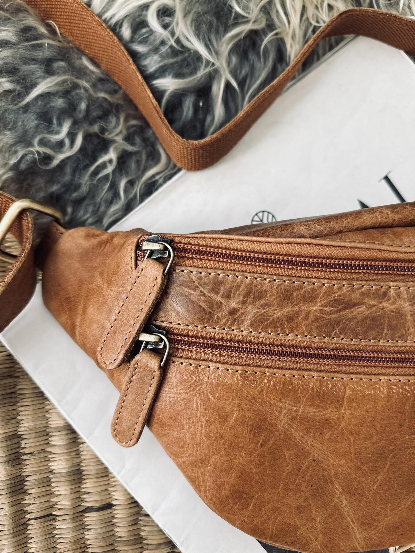 Bumbag LINA – Raw cognac - VIAMAJA.DK