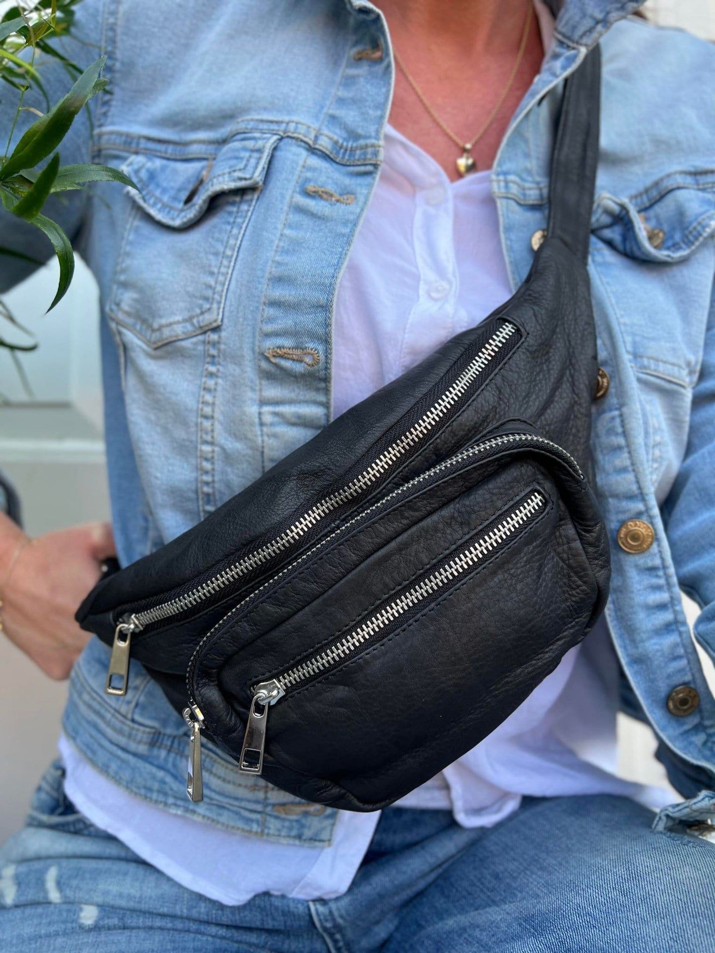 Bumbag SOLO - Black leather - VIAMAJA.DK
