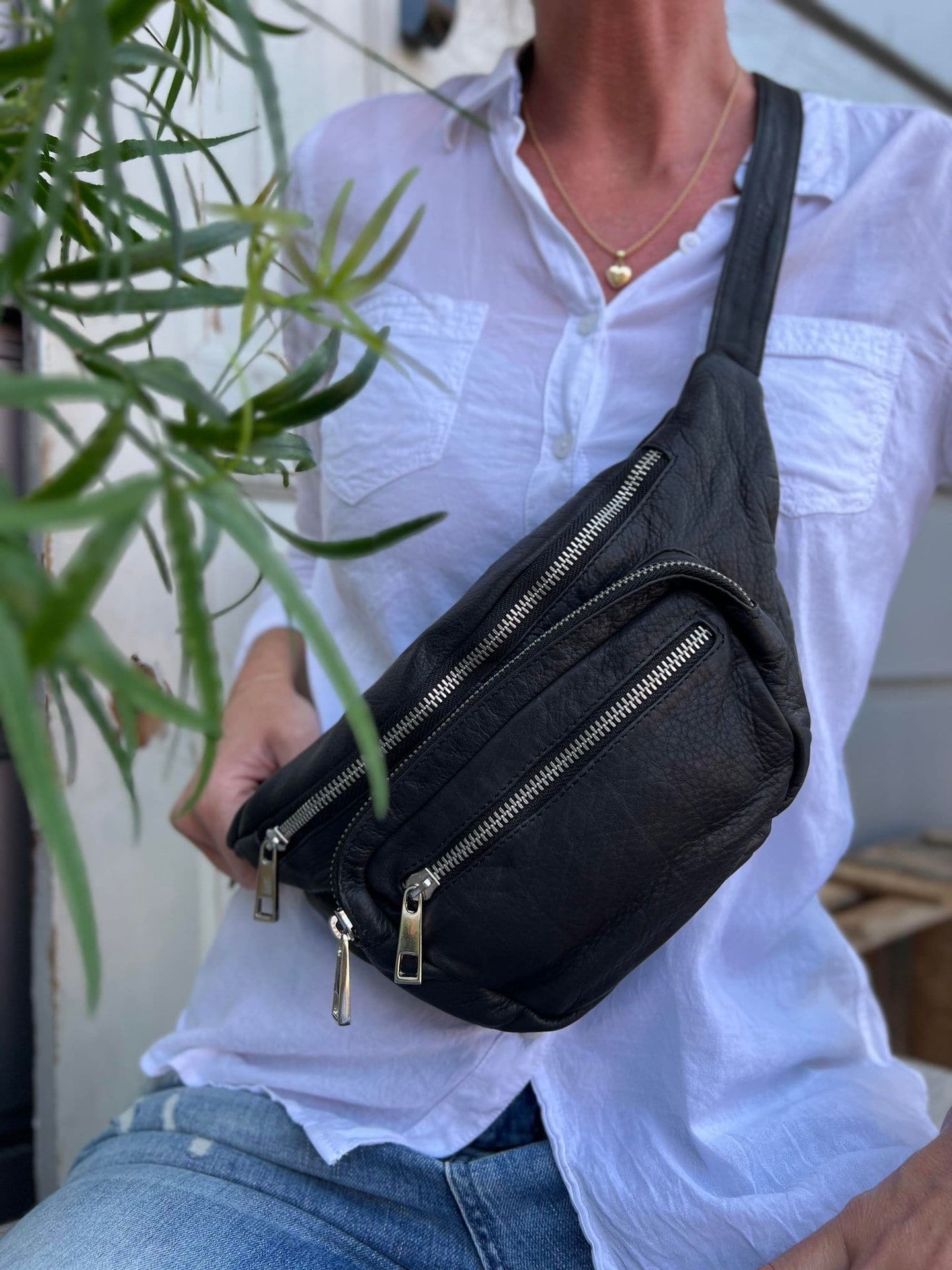 Bumbag SOLO - Black leather - VIAMAJA.DK