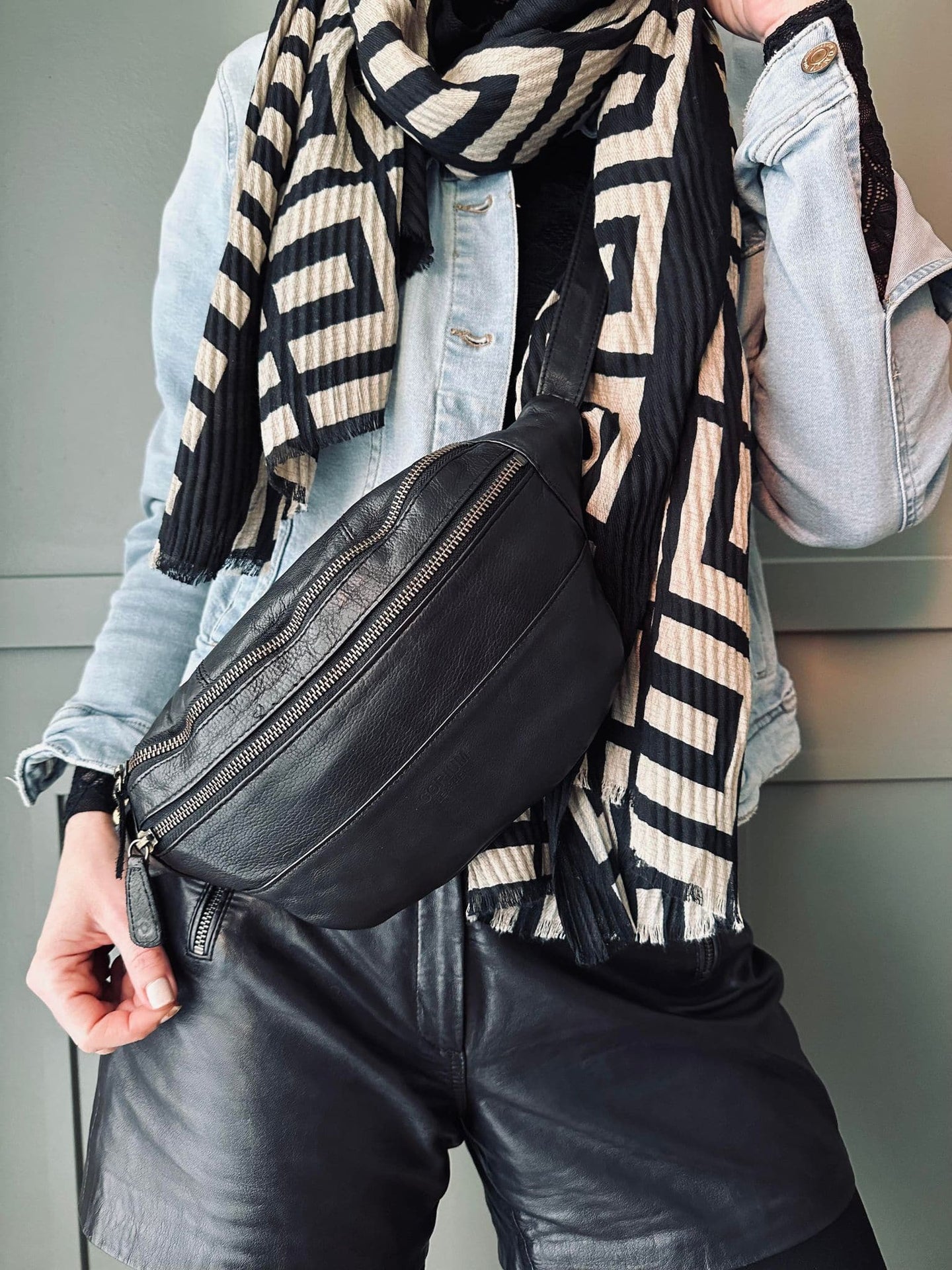 Bumbag washed cow – Black - VIAMAJA.DK