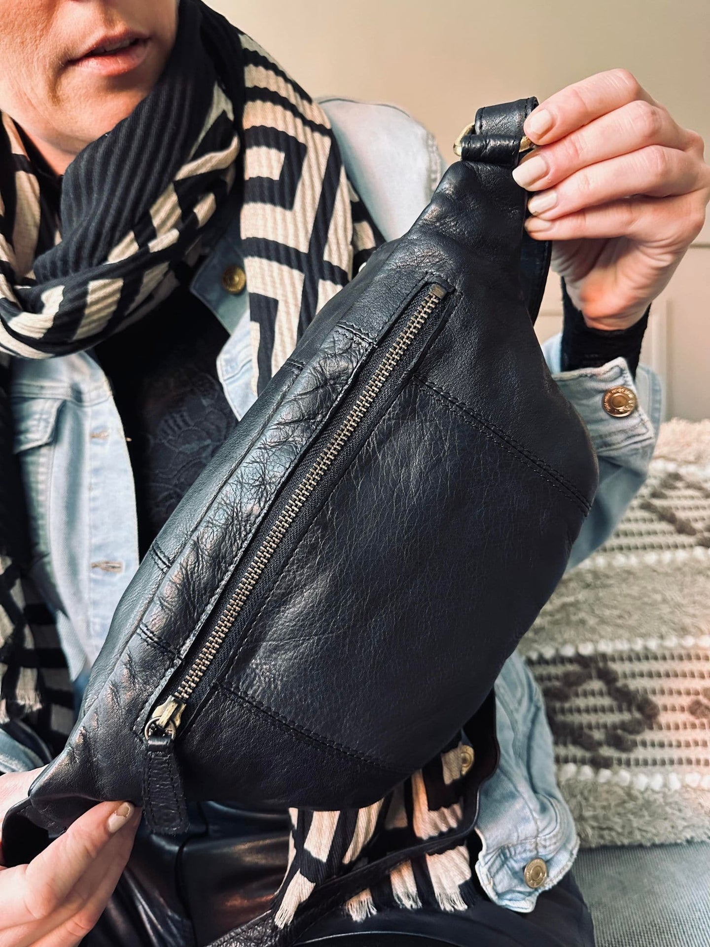 Bumbag washed cow – Black - VIAMAJA.DK