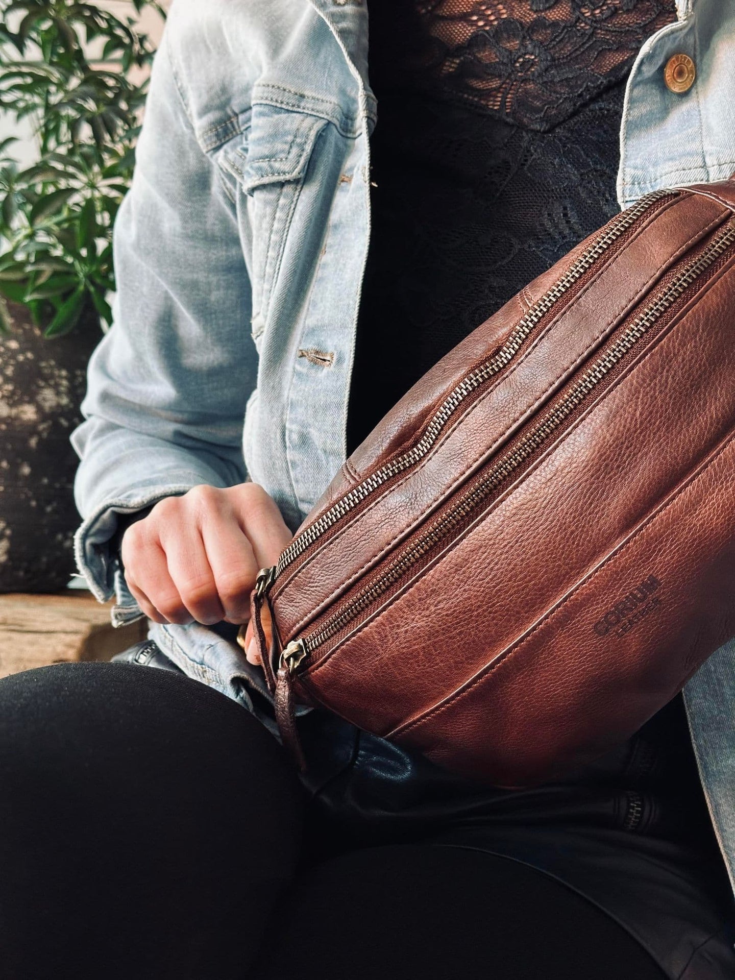 Bumbag washed cow – Brown - VIAMAJA.DK