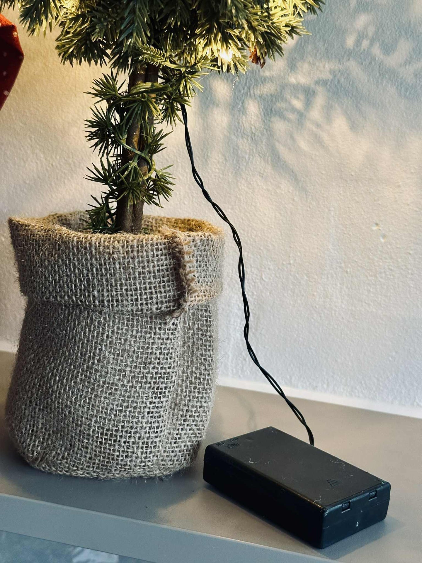 Baum mit Lichterkette - 36 cm.