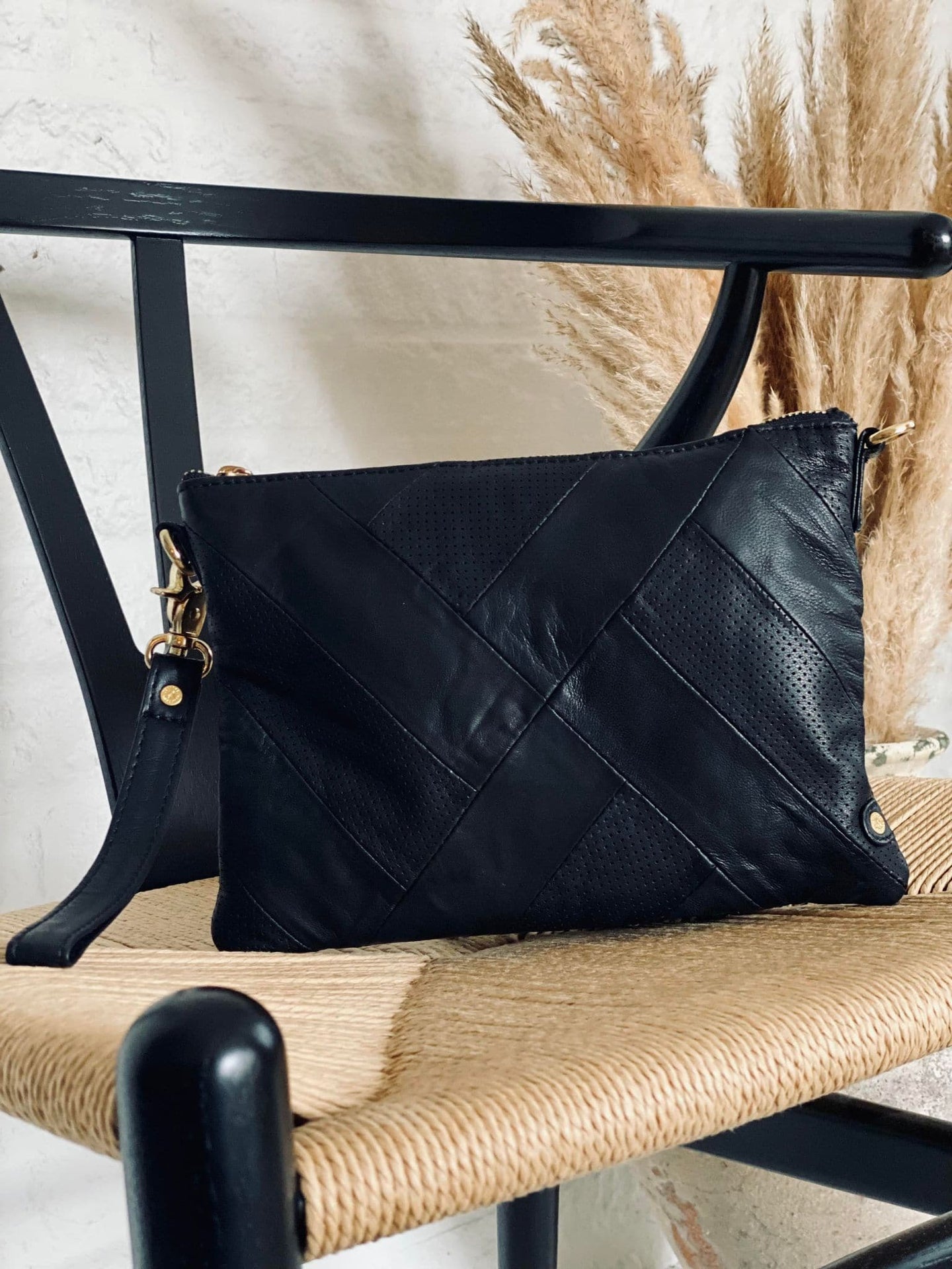 Clutch - Black HALLY i blød skind - VIAMAJA.DK