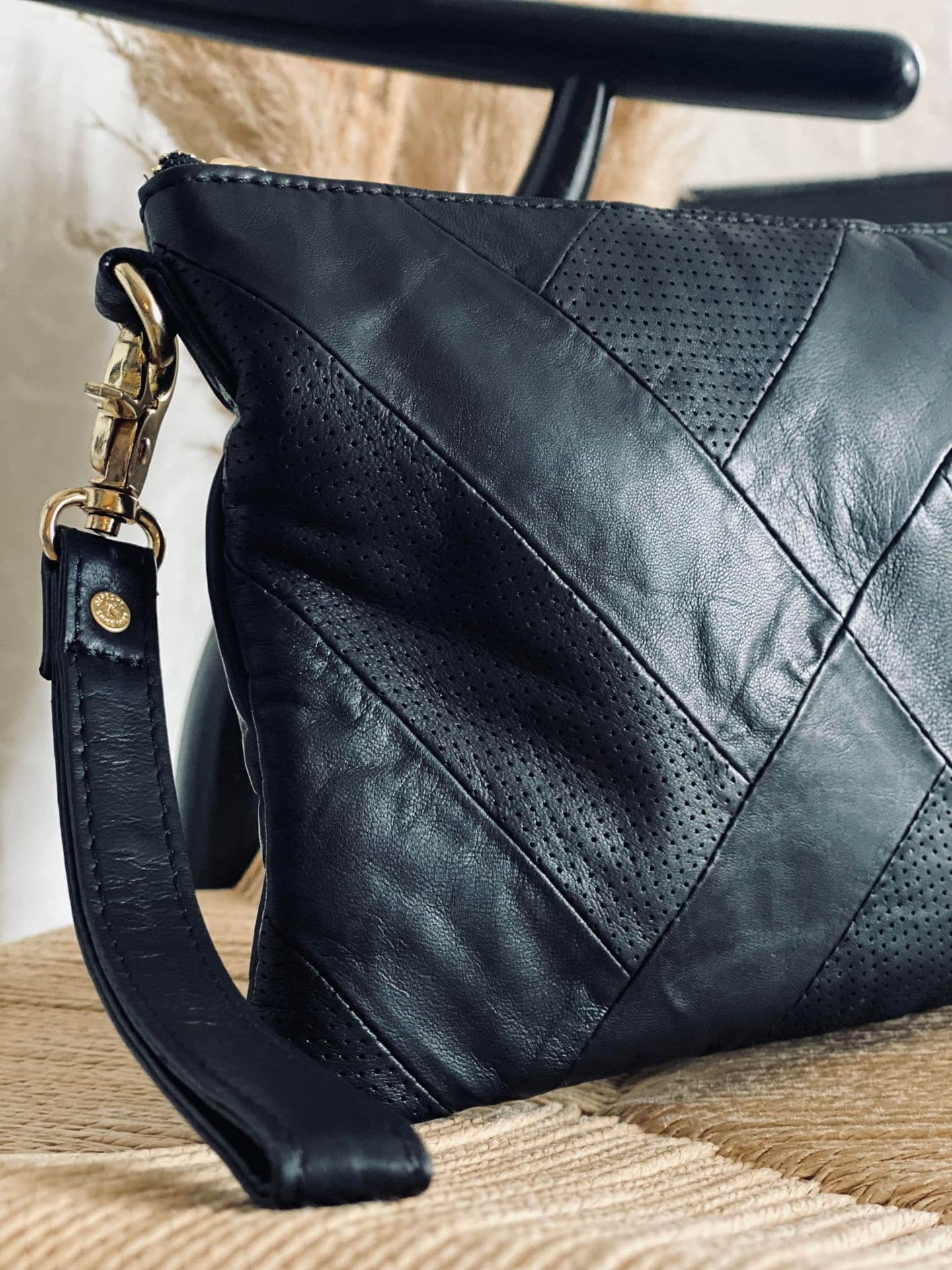 Clutch - Black HALLY i blød skind - VIAMAJA.DK