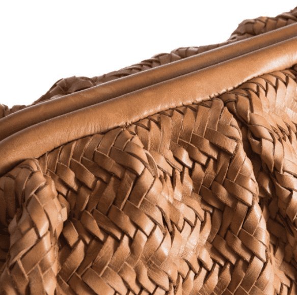 Clutch / lædertaske HELLA flettet mønster – Brun - VIAMAJA