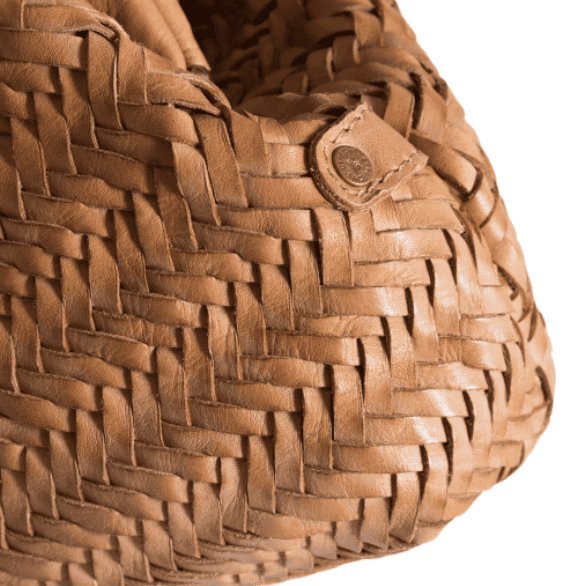 Clutch / lædertaske HELLA flettet mønster – Brun - VIAMAJA