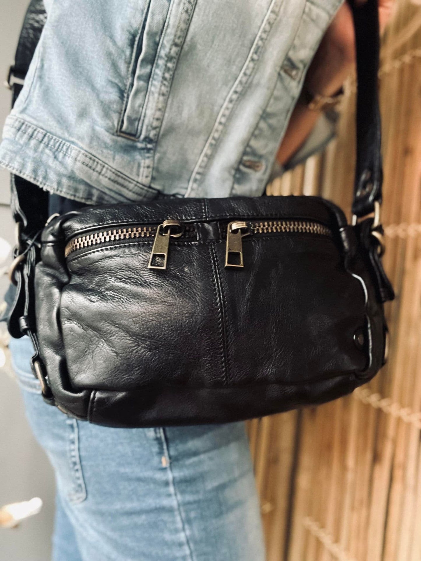 Cool crossbody taske KALLI - kraftig skind - VIAMAJA.DK