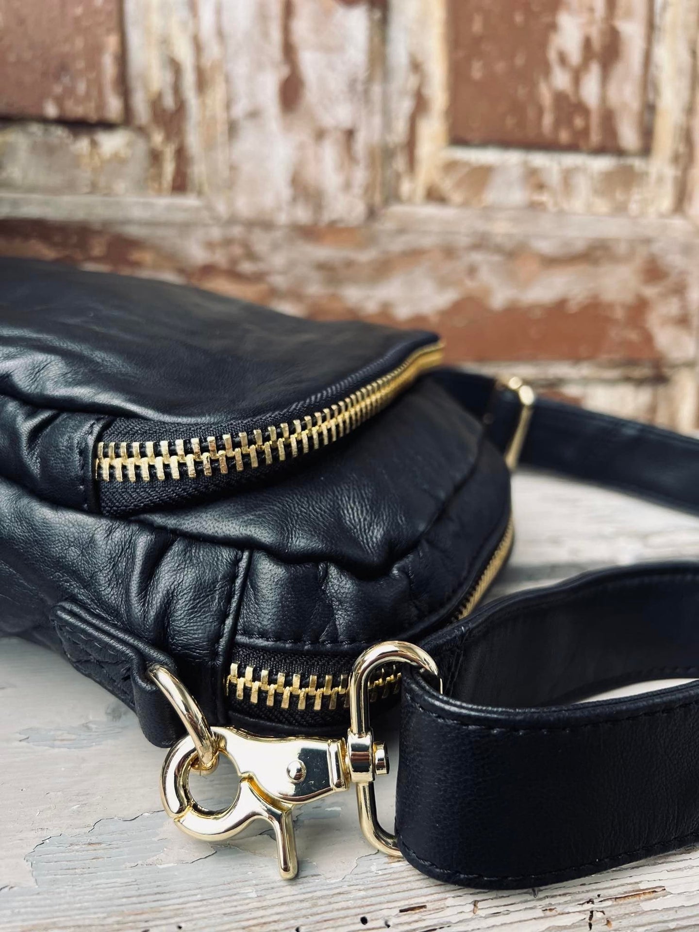 Cross over MIKA – Black / Gold - VIAMAJA.DK