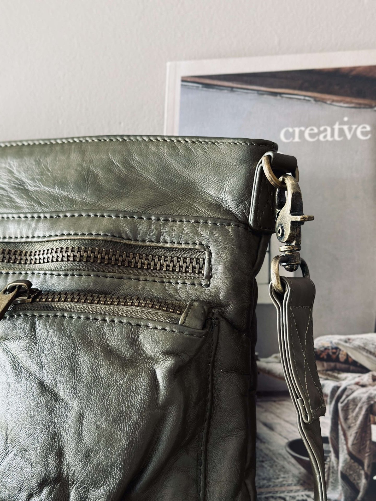 Crossbody Army – Ultra blød - VIAMAJA.DK