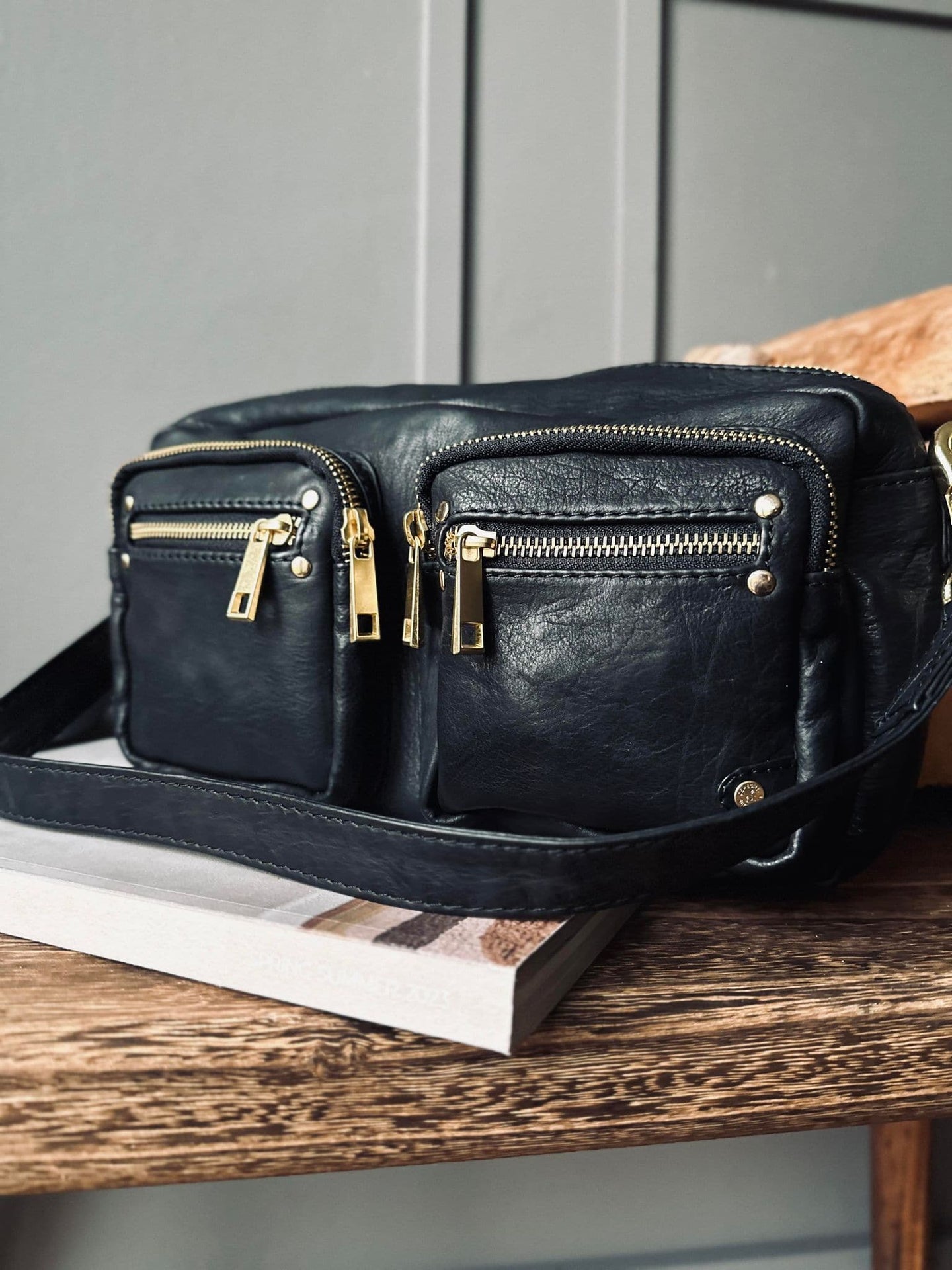 Crossbody Black / gold - VIAMAJA.DK