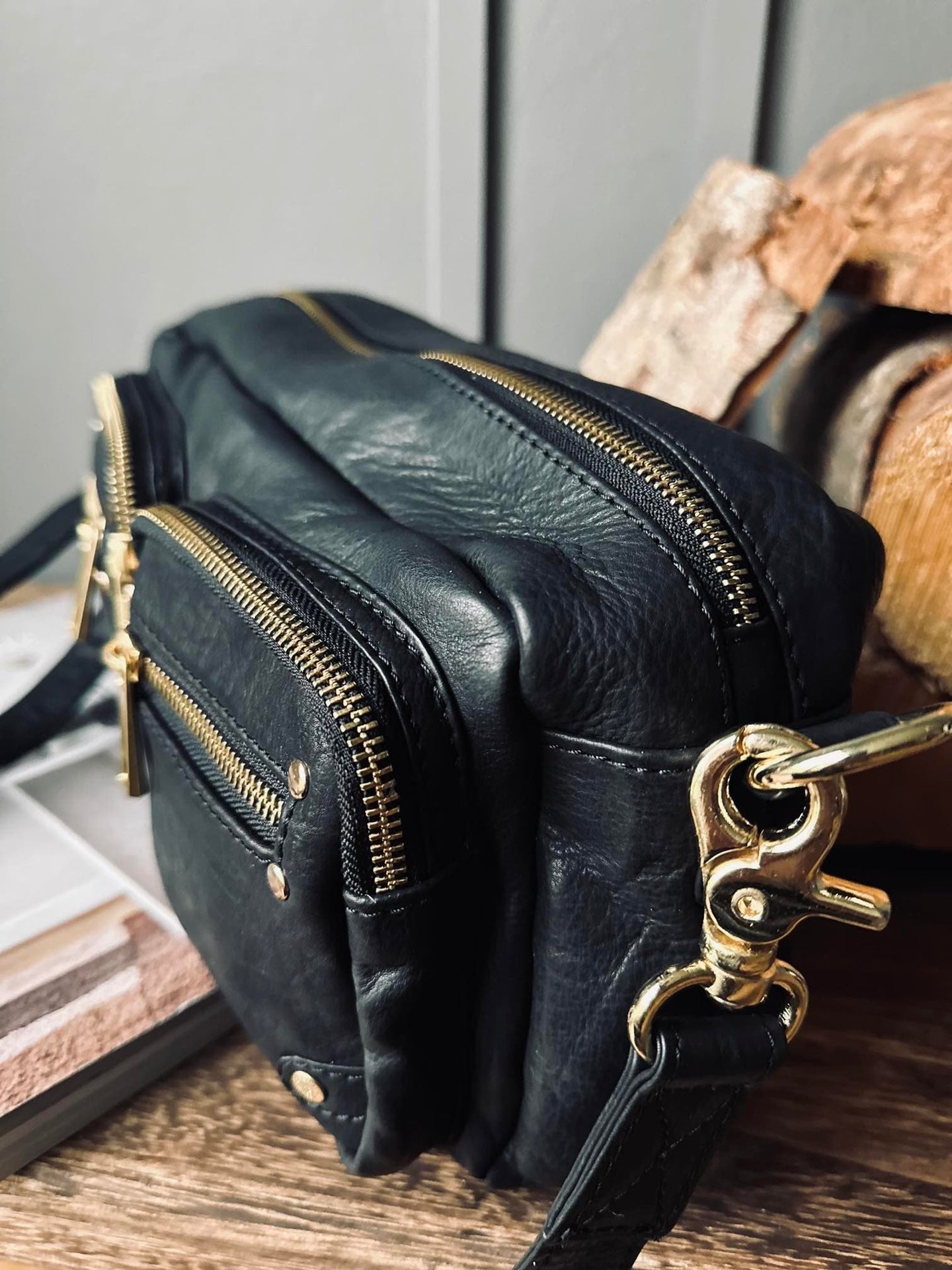 Crossbody Black / gold - VIAMAJA.DK