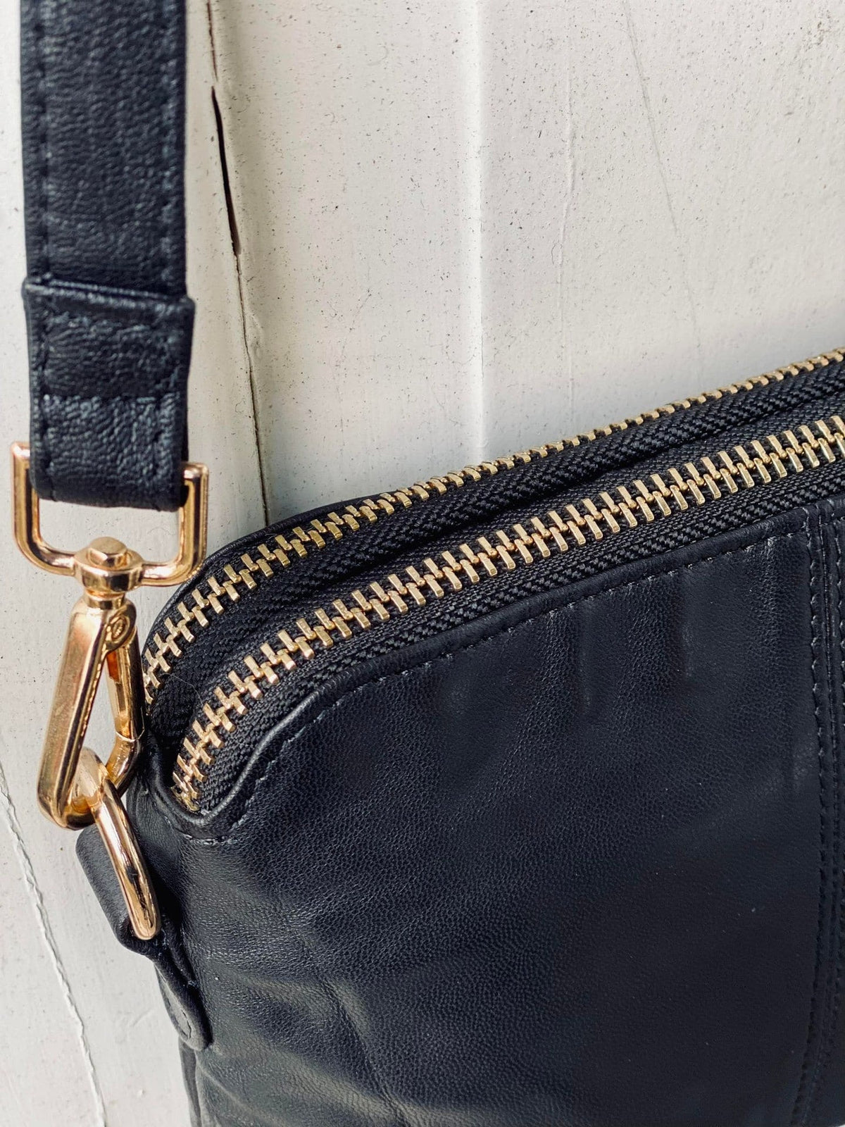 Crossbody clutch ALICE Black - Taskerem medfølger - VIAMAJA.DK
