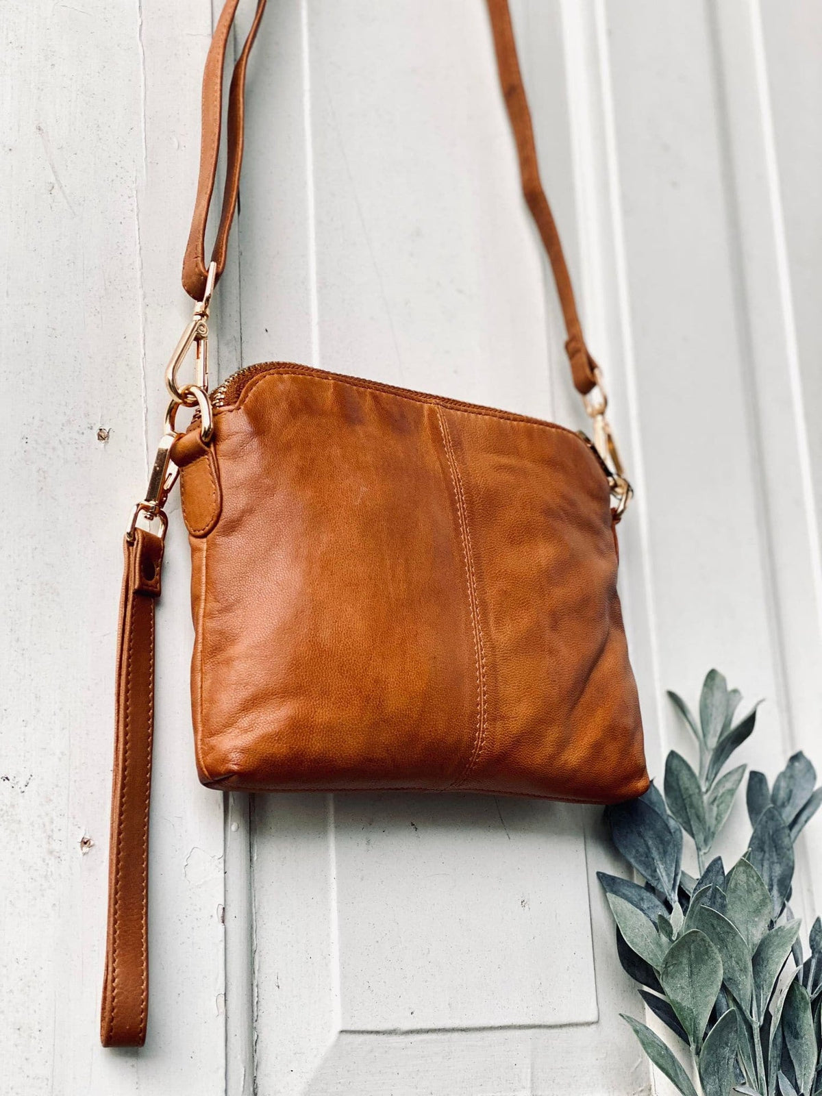 Crossbody clutch ALICE Cognac - Taskerem medfølger - VIAMAJA.DK