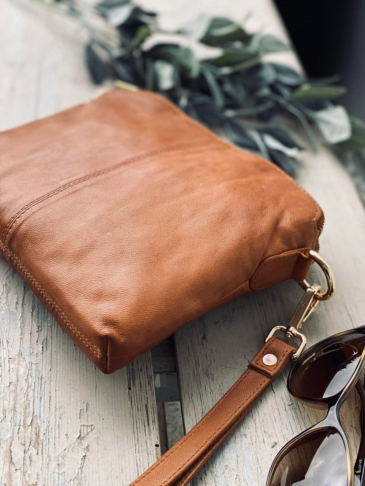 Crossbody clutch ALICE Cognac - Taskerem medfølger - VIAMAJA.DK