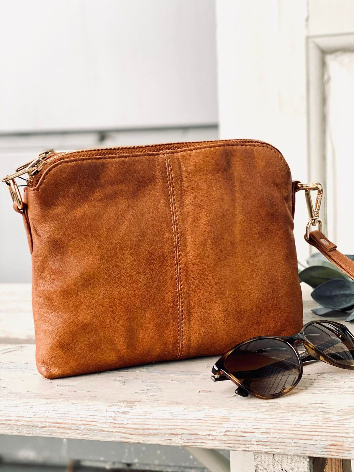 Crossbody clutch ALICE Cognac - Taskerem medfølger - VIAMAJA.DK