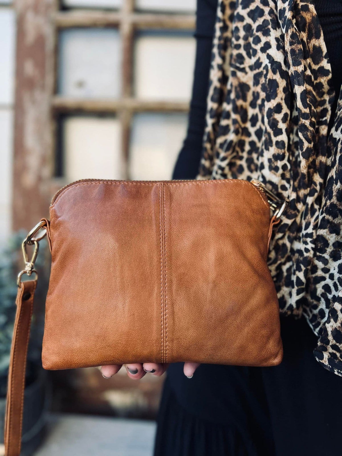 Crossbody clutch ALICE Cognac - Taskerem medfølger - VIAMAJA.DK