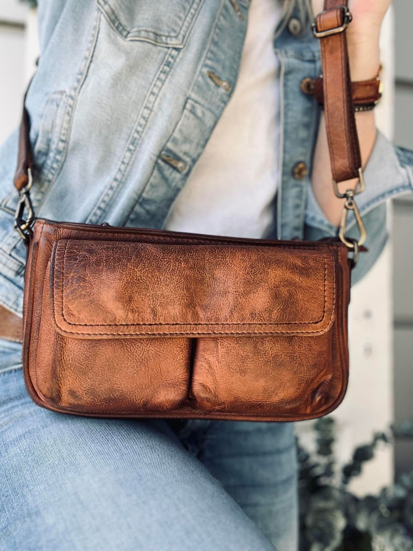 Crossbody FAVORIT LUNA - 2 taskeremme medfølger - VIAMAJA.DK