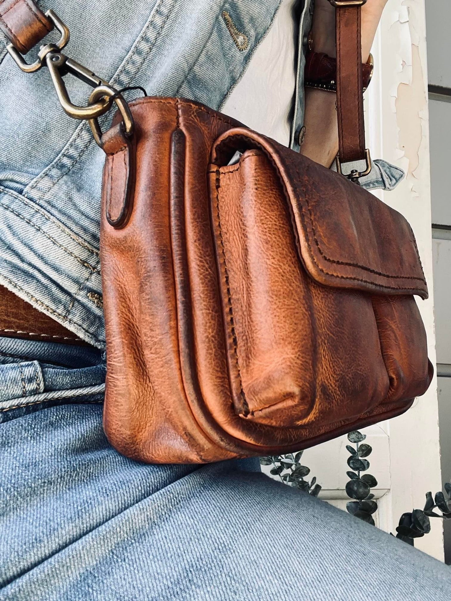 Crossbody FAVORIT LUNA - 2 taskeremme medfølger - VIAMAJA.DK