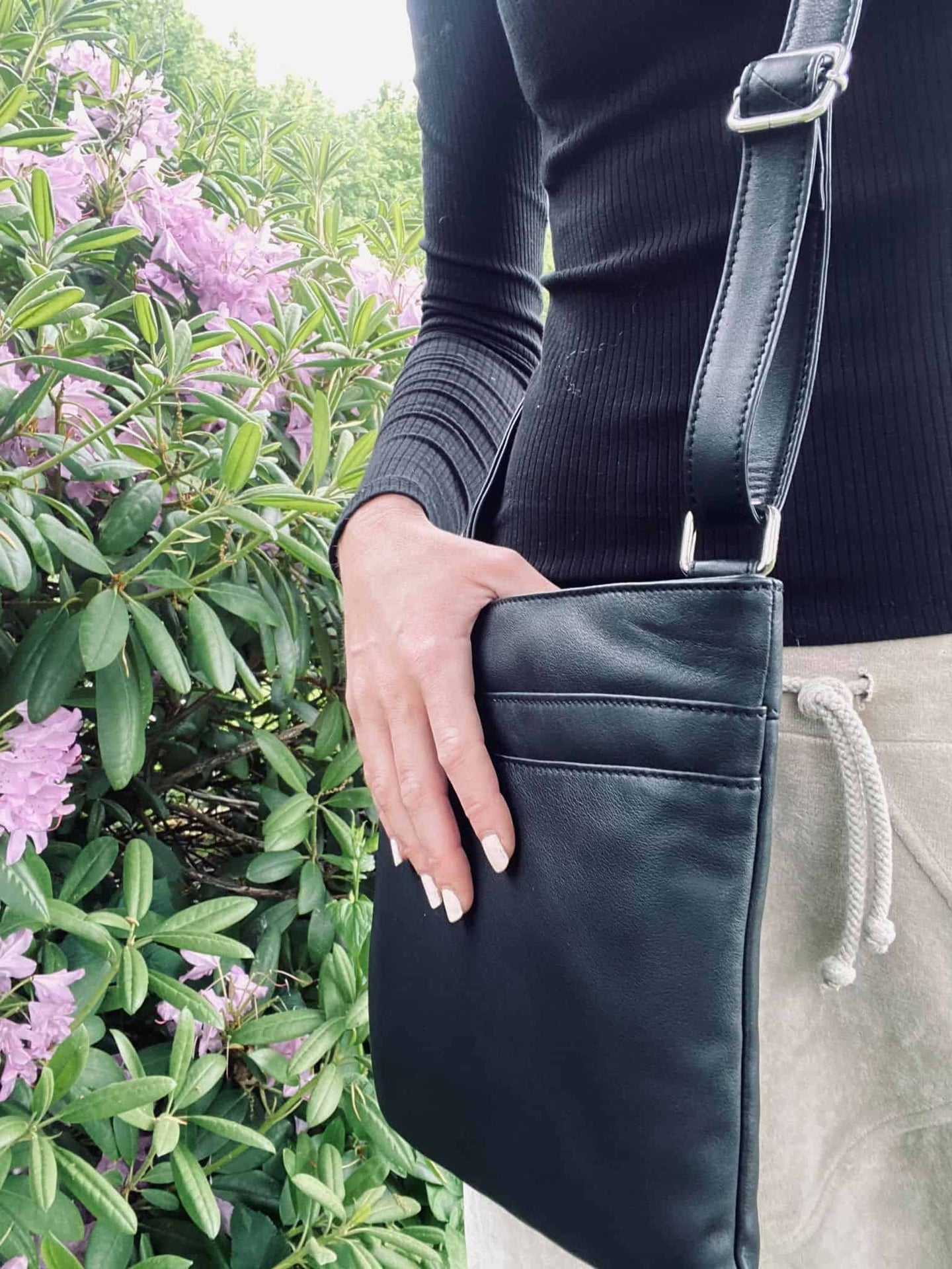 Crossbody GRY - Sort ultra blødt kalveskind - VIAMAJA.DK