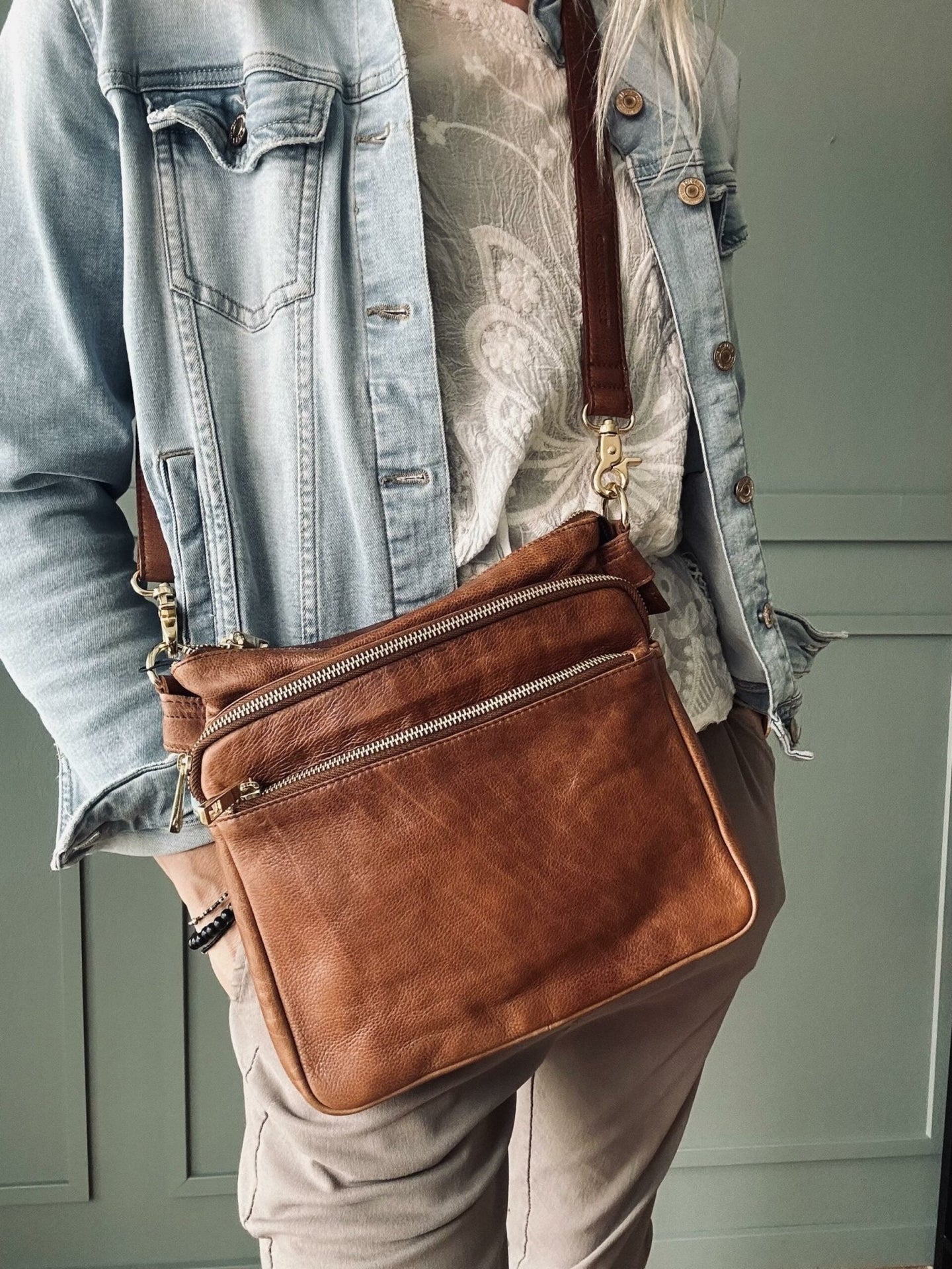 Crossbody Jenna Big – Walnut - VIAMAJA.DK