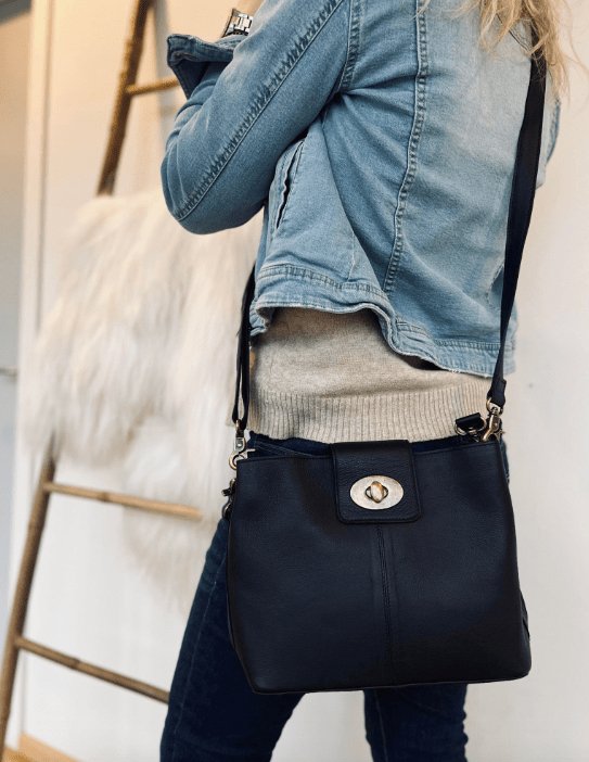 Crossbody Lux Big black / messing - VIAMAJA